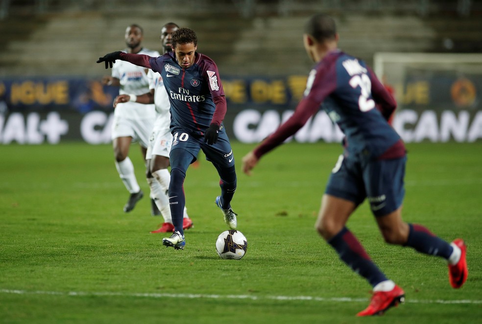 Neymar em ação contra a Amiens na Copa da Liga Francesa (Foto: Benoit Tessier/Reuters)