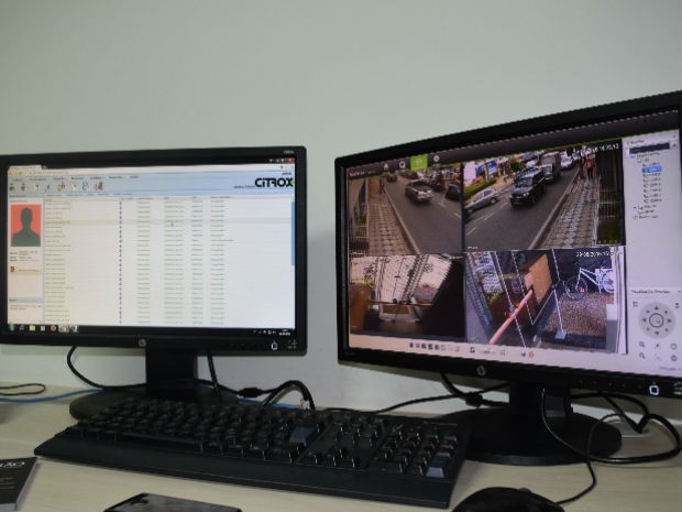 Monitores mostram banco de dados com cadastro e imagens do local monitorado (Foto: Divulgação)