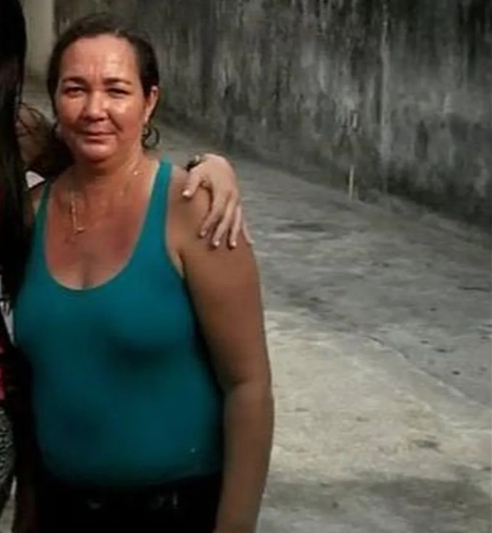 Eliane Rodrigues Mendes, de 58 anos, foi encontrada morta com sinais de agressão e asfixia — Foto: Reprodução