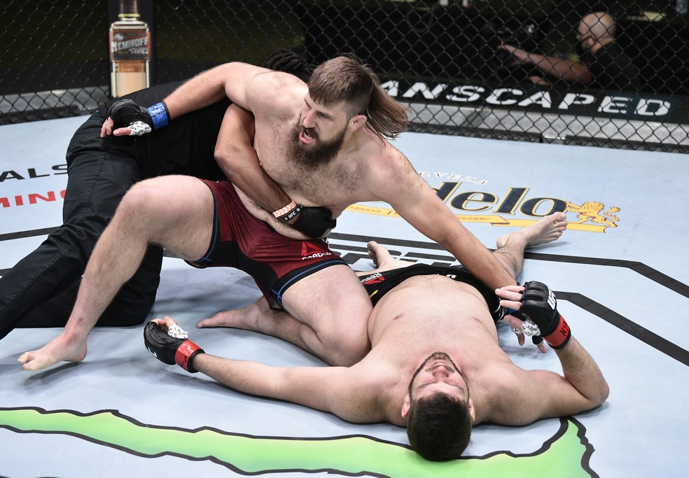 Tanner Boser comemora o nocaute sobre Philipe Lins no UFC: Poirier x Hooker — Foto: Getty Images