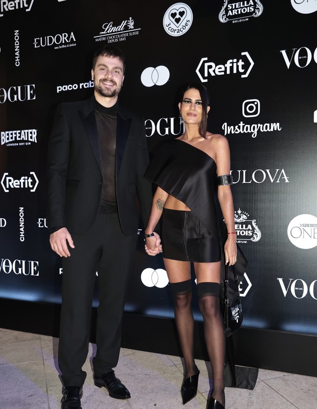Antonia Morais e Paulo Dalagnoli no Baile da Vogue 2022 (Foto: Rafael Cusato/ Ed. Globo)
