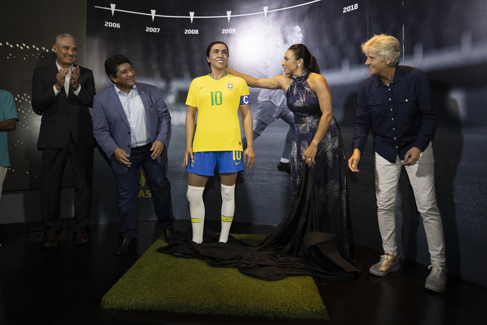 Marta é homenageada com estátua de cera no Museu da Seleção Brasileira |  seleção brasileira | ge