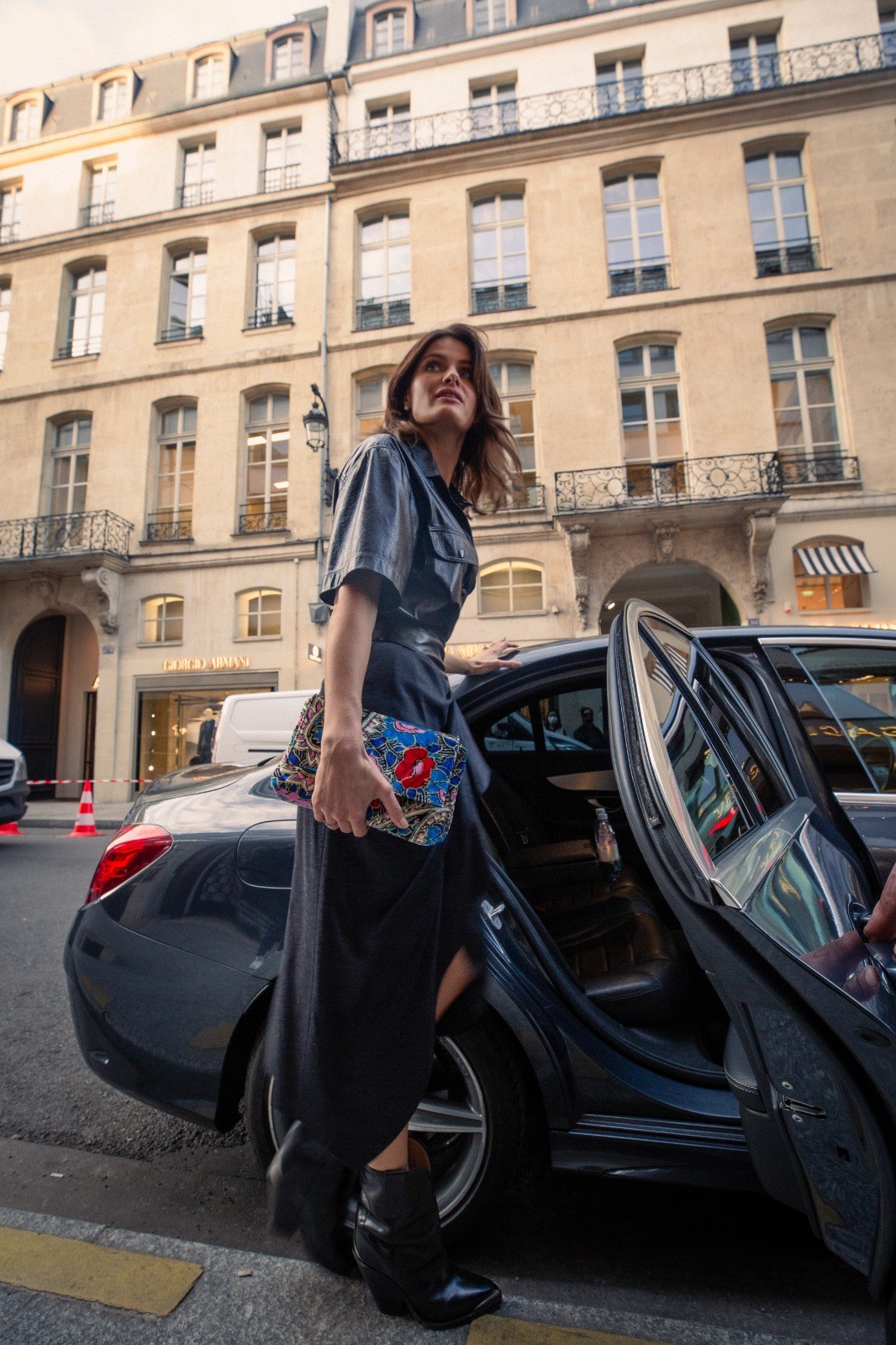 Isabeli Fontana a caminho de desfile em Paris (Foto: Daniel Burman)