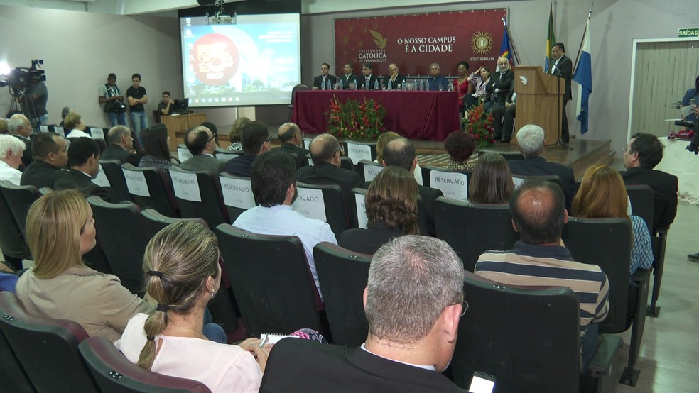 Cerimônia ocorreu na sede da Unicap — Foto: Reprodução/TV Globo
