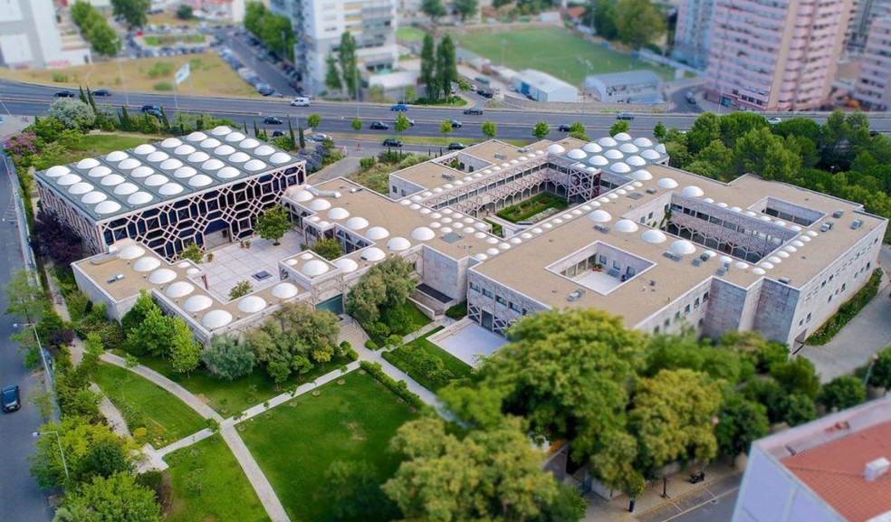 Imagem aérea do Centro Ismaelita de Lisboa, em Portugal.  — Foto: Divulgação