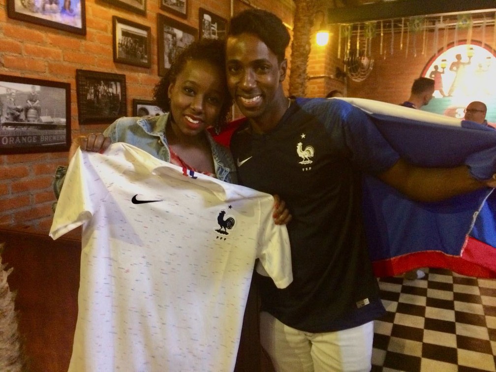 Os irmÃ£os brasileiros Aline Nicolau e Afonso JÃºnior Ã© apaixonado pela FranÃ§a e irÃ¡ morar no paÃ­s no ano que vem (Foto: Paula Paiva Paulo/G1)