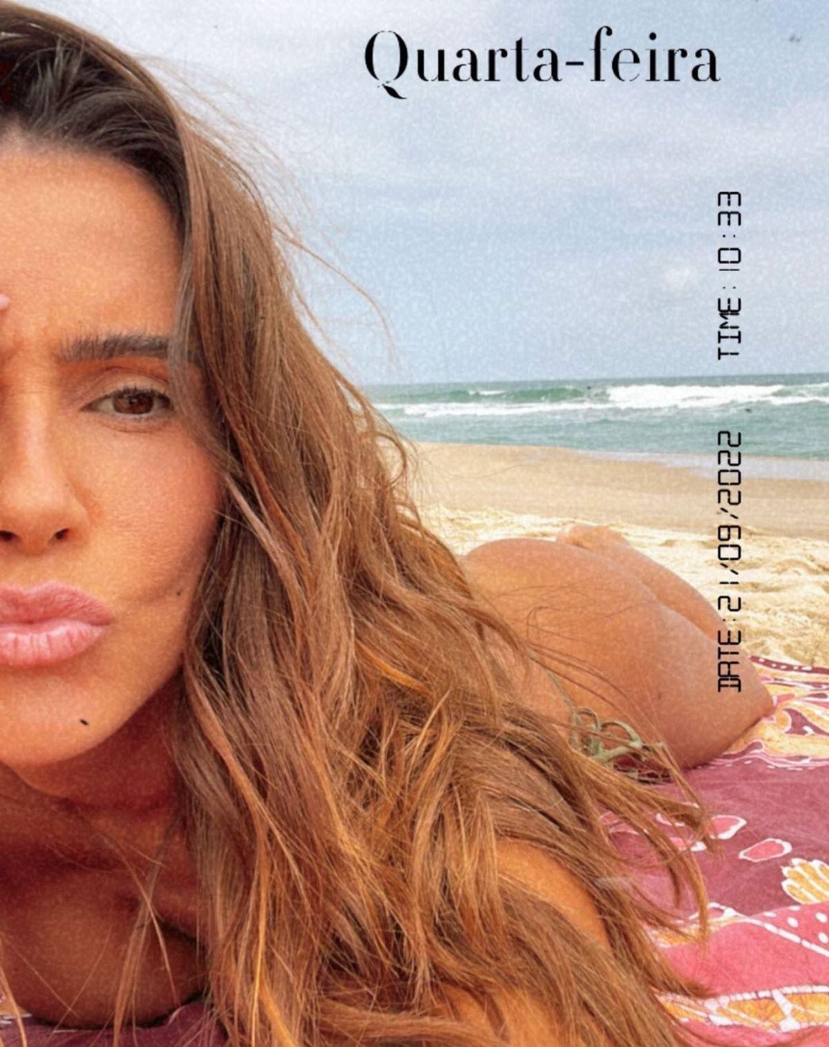 Deborah Secco Aproveita Dia De Folga Na Praia Celebridades Vogue