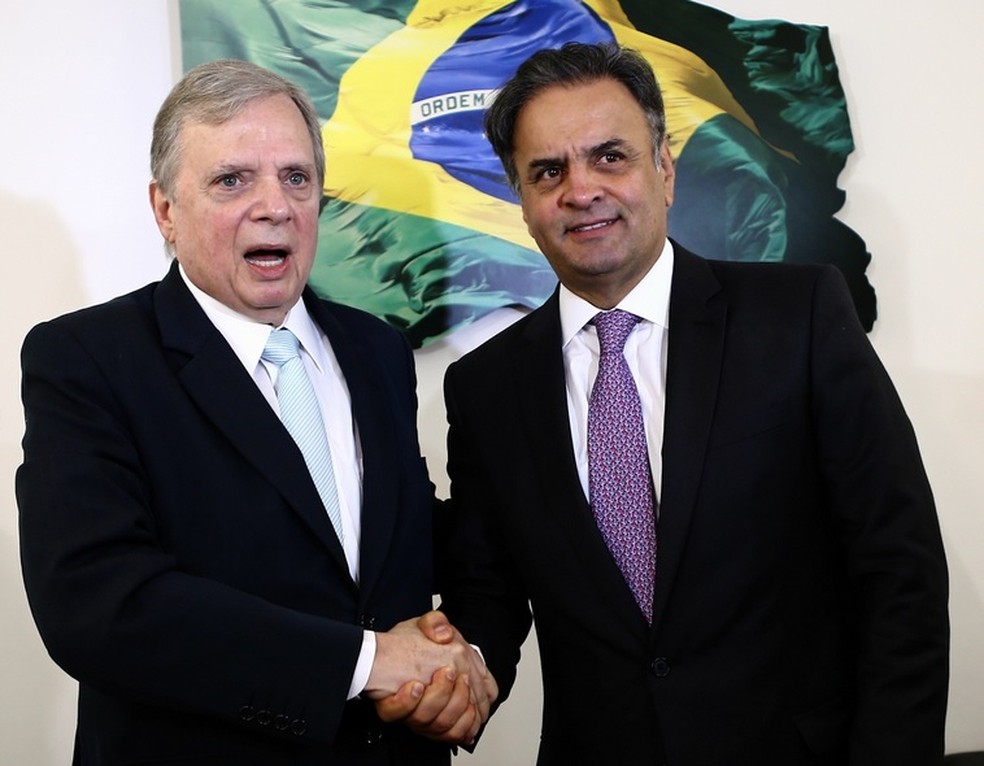 Os enadores do PSDB Tasso Jereissati (esq.) e Aécio Neves (dir.) (Foto: Wilton Júnior/Estadão Conteúdo)