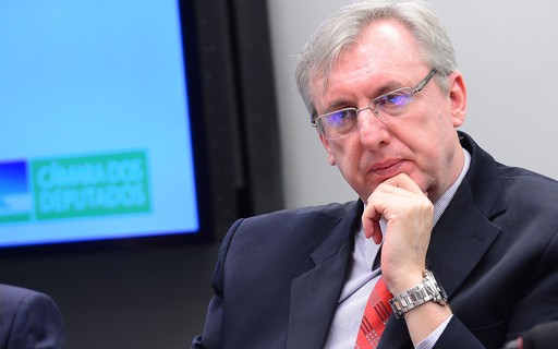 Ministro Celso Pansera diz em nota que abre mão de sigilo bancário e