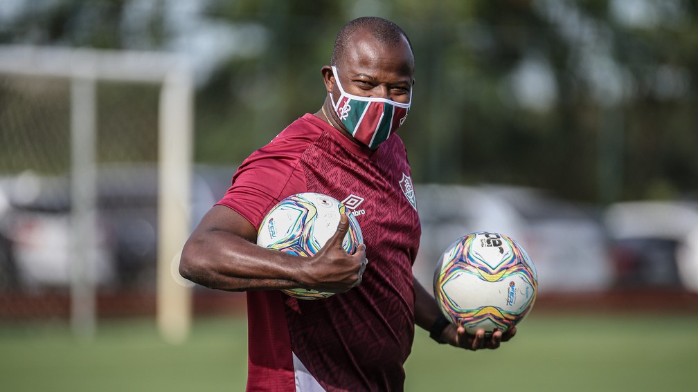 Marcão estava no comando da equipe Sub--23 do Fluminense — Foto: Lucas Merçon / FFC