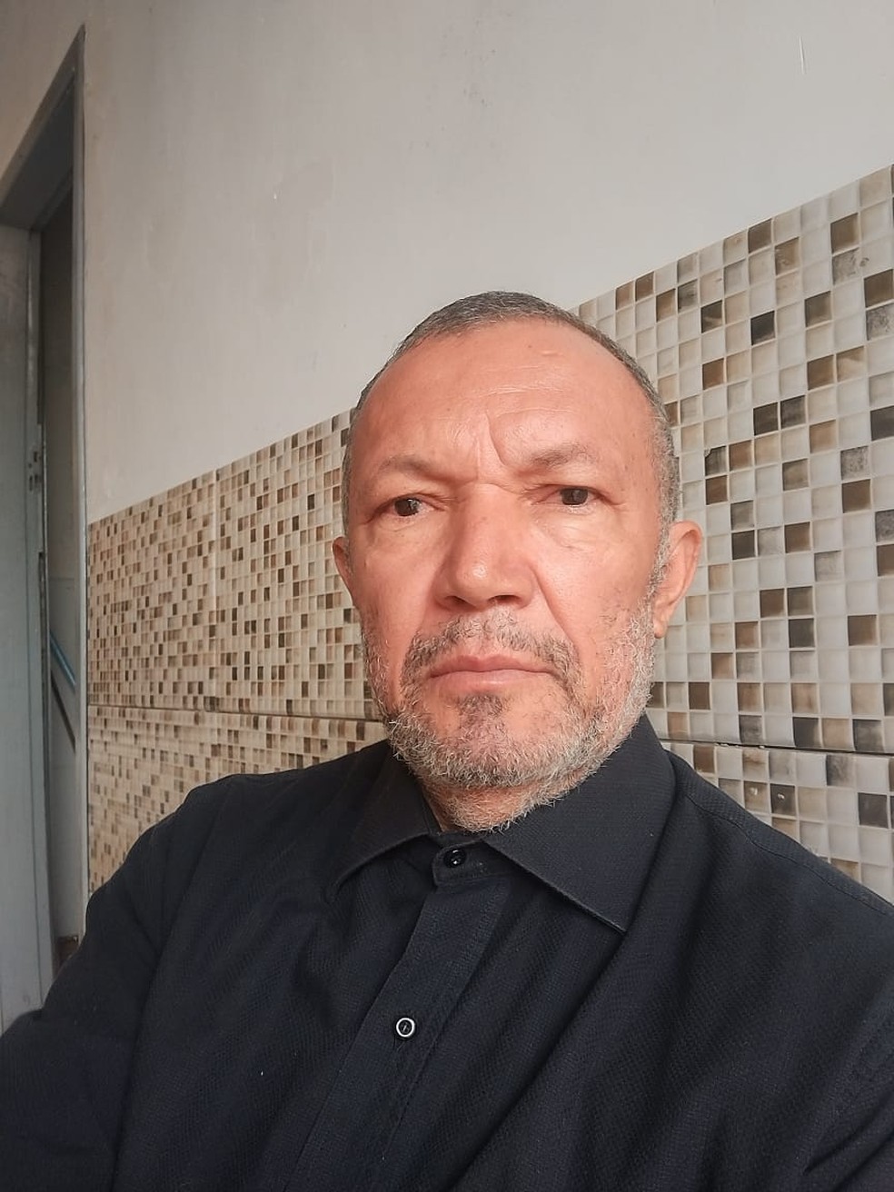 Almeida foi o primeiro a escalar o prédio da Aleac para salvar as pessoas que estavam no telhado  — Foto: Arquivo pessoal 