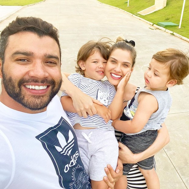 Gusttavo Lima e Andressa Suita com os filhos, Gabriel e Samuel (Foto: Reprodução/Instagram)