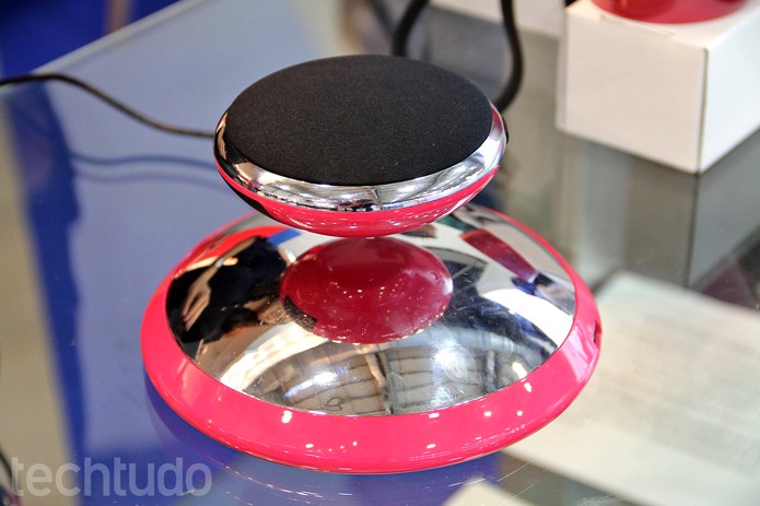 A Floating Bluetooth Speaker chamou atenção na IFA 2014 (Foto: Fabrício Vitorino/TechTudo)