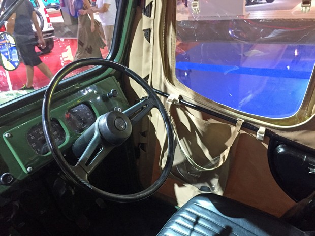 Interior do Suzuki Jimny 1975 (Foto: André Paixão/G1)