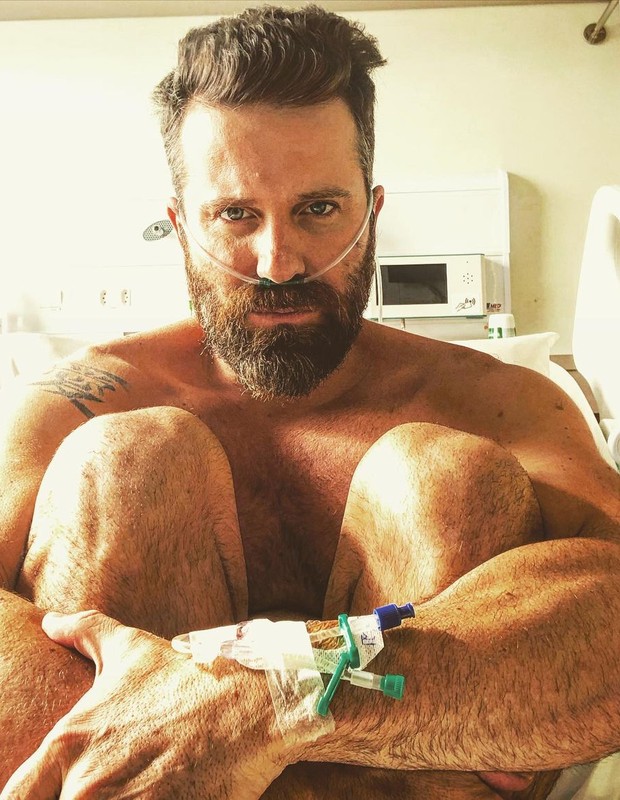 Cantor Marlon no hospital (Foto: Reprodução/Instagram)
