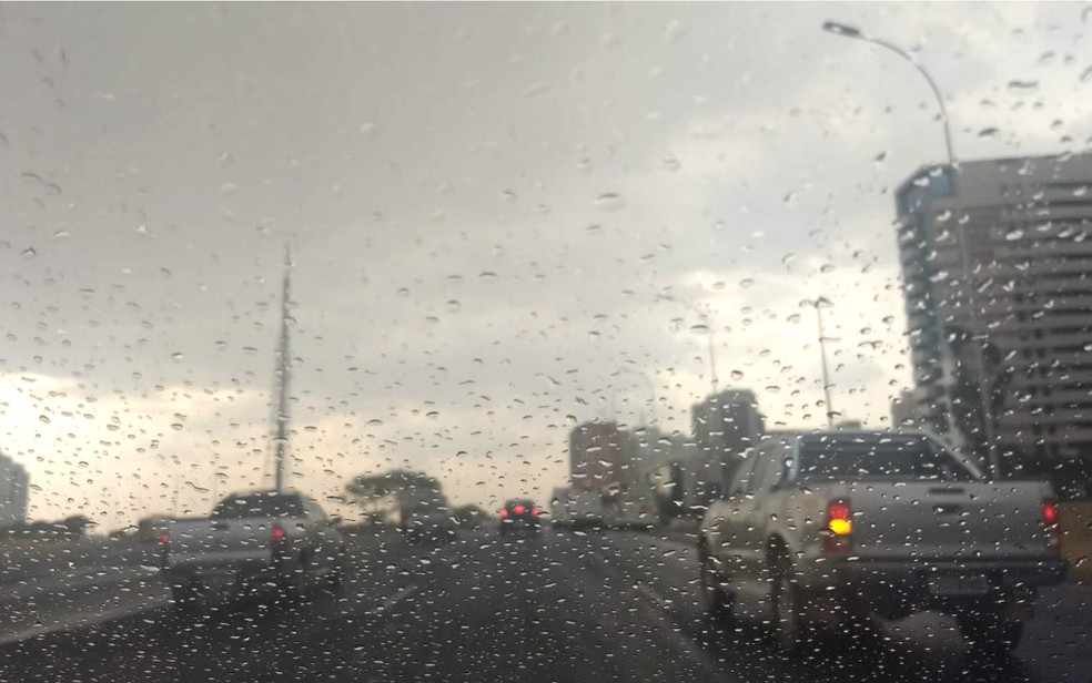 Chuva na Esplanada dos Ministérios, em Brasília (Foto: Marília Marques/G1)