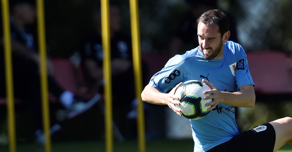 Godn durante o treino da seleo uruguaia, em Belo Horizonte, na Copa Amrica  Foto: REUTERS/Washington Alves