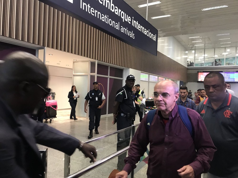 Fla chega ao Rio debaixo de ofensas a Bandeira e tapas no ônibus: Vai embora