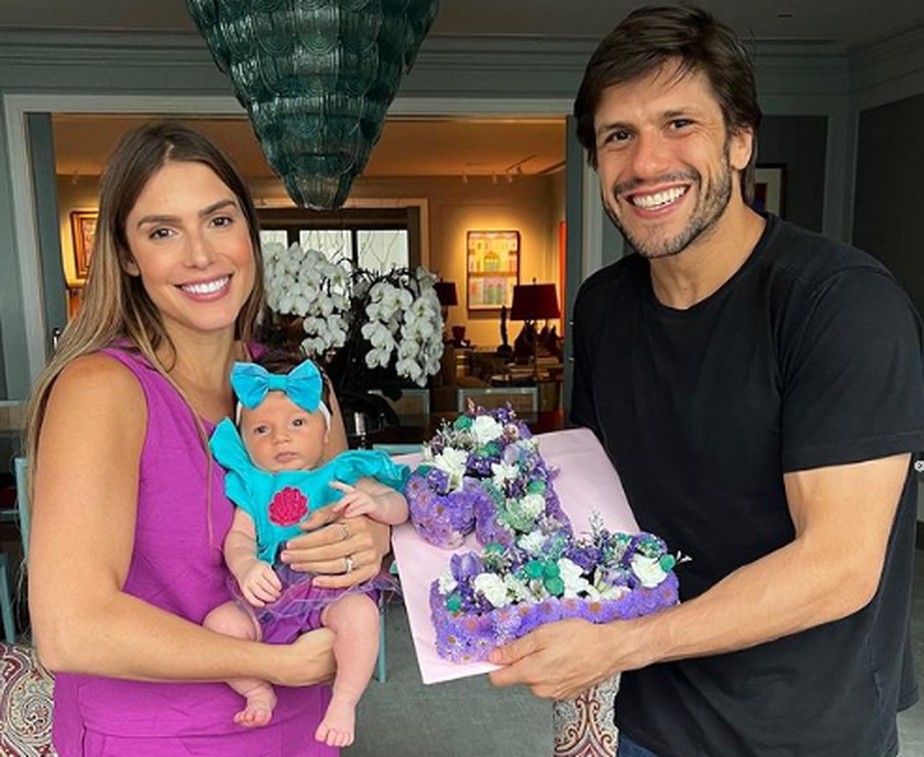 Bia Feres celebra primeiro mês de vida da filha, Serena