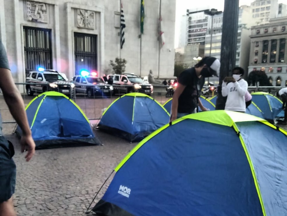 Grupo sem-teto acampou em frente &agrave; Prefeitura de S&atilde;o Paulo nesta ter&ccedil;a-feira (7) &mdash; Foto: Arquivo Pessoal/Movimento Estadual da Popula&ccedil;&atilde;o em Situa&ccedil;&atilde;o de Rua/Movimento Nacional da Popula&ccedil;&atilde;o de Rua