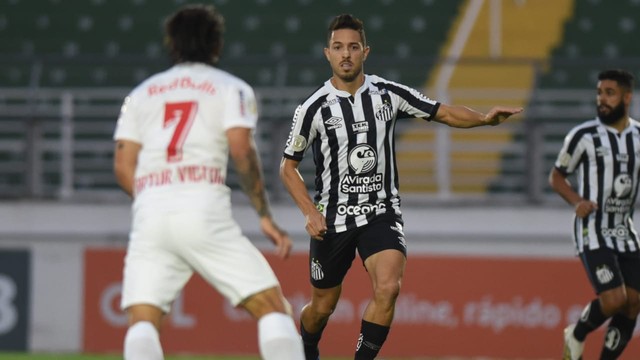 Bragantino x Santos: Artur observa Jean Mota