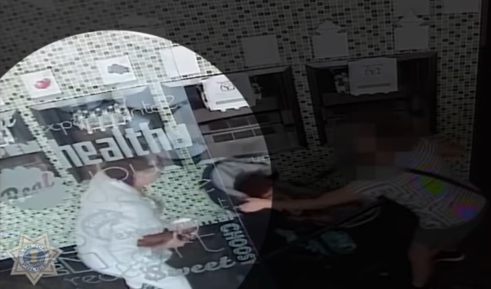 Mulher não identificada tosse em bebê de 1 ano após discutir com a mãe da criança em restaurante em San José, na Califórnia, nos EUA — Foto: Divulgação/Polícia de San Jose