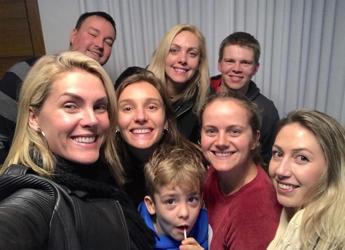 Ana Hickmann com a família (Foto: Reprodução/Instagram)