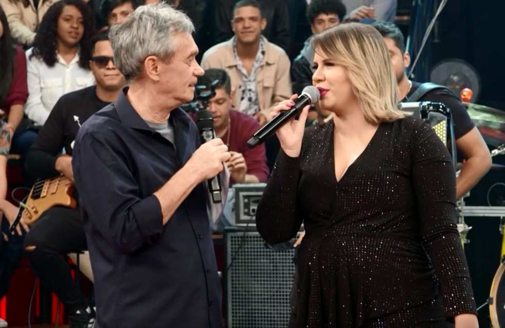 Marília Mendonça falou da primeira gravidez no 'Altas Horas' — Foto: TV Globo