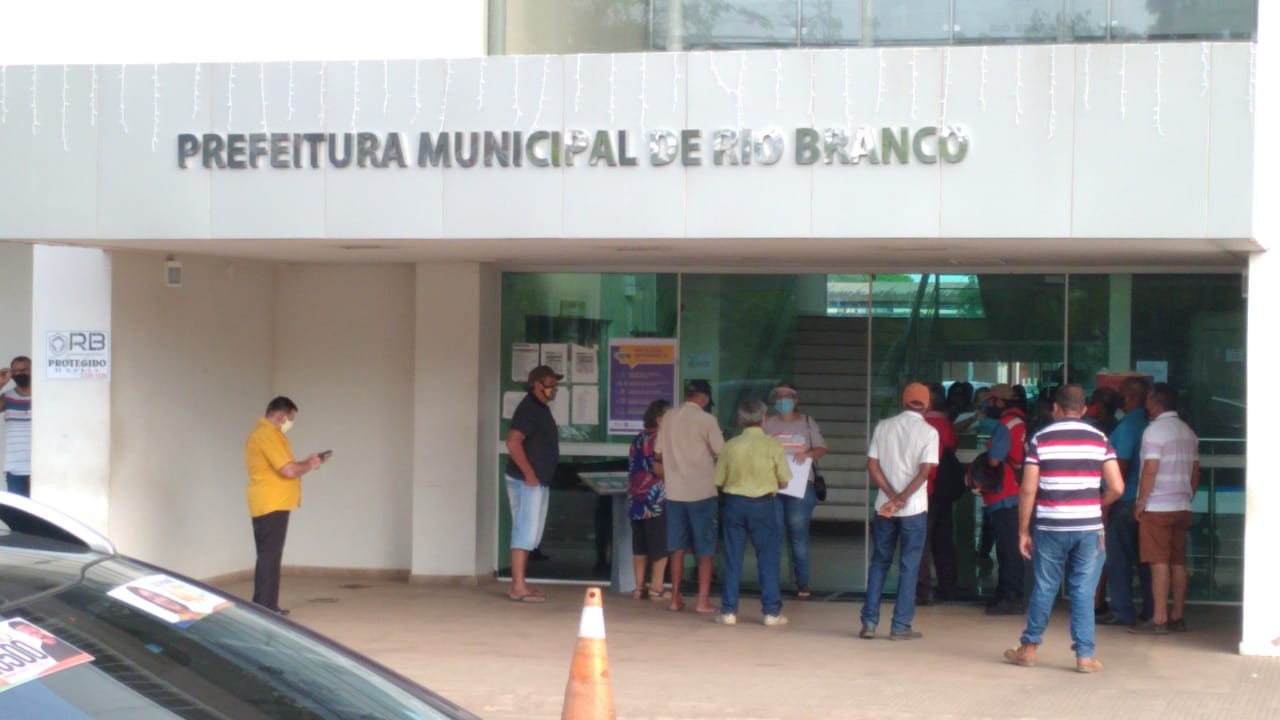 Prefeito propõe reajuste salarial que pode chegar a quase 40% a servidores de Rio Branco