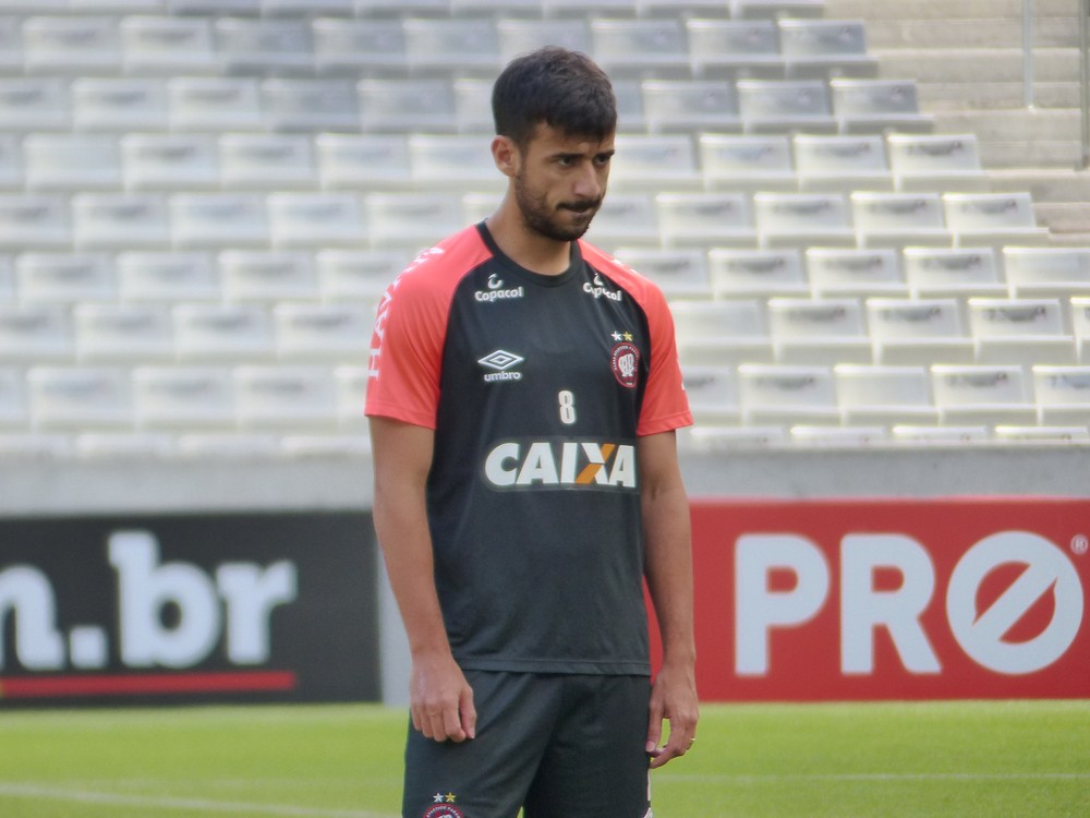 Athletico pede, e Corinthians deve renovar empréstimo de Camacho