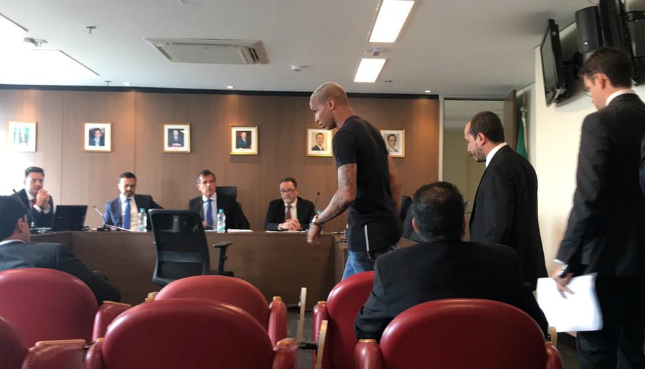 Deyverson Ã© punido pelo TJD-SP e desfalca Palmeiras em seis jogos; FelipÃ£o recebe advertÃªncia