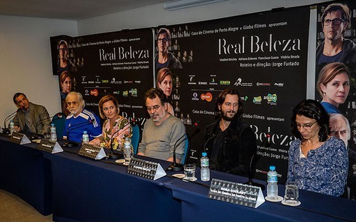 Adriana Esteves e Vladimir Brichta divulgam novo filme, em São Paulo