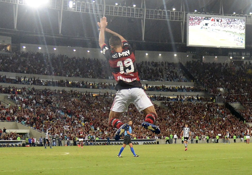 michael, flamengo, botafogo, maracanã — Foto: André Durão