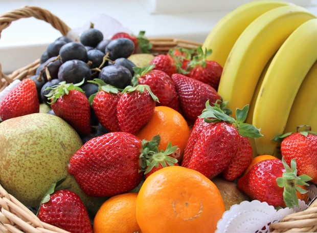 COMENDO TODAS AS FRUTAS DO BLOX FRUITS EM 24 HORAS!! 