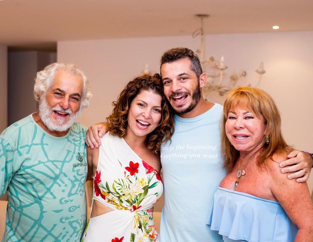 Bárbara Borges com a família (Foto: Levitare Fotografia/Divulgação)