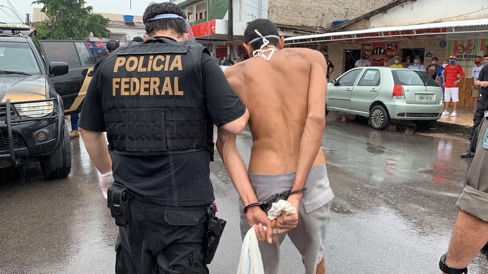 Operação da Polícia Federal no Rio Grande do Norte cumpre mandados em João Pessoa, nesta quinta-feira (14) — Foto: Walter Paparazzo/G1