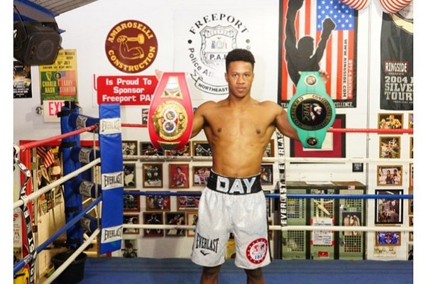 O boxeador Patrick Day com seus cinturões (Foto: Instagram)