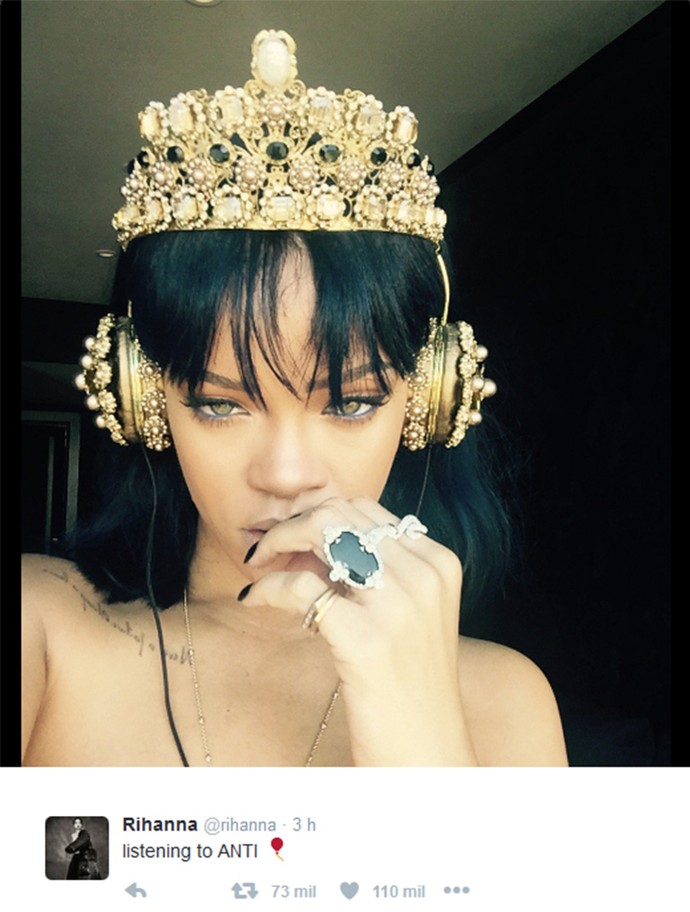Rihanna posta e deixa fãs enlouquecidos: Ouvindo ANTI (Foto: Reprodução Twitter Rihanna)
