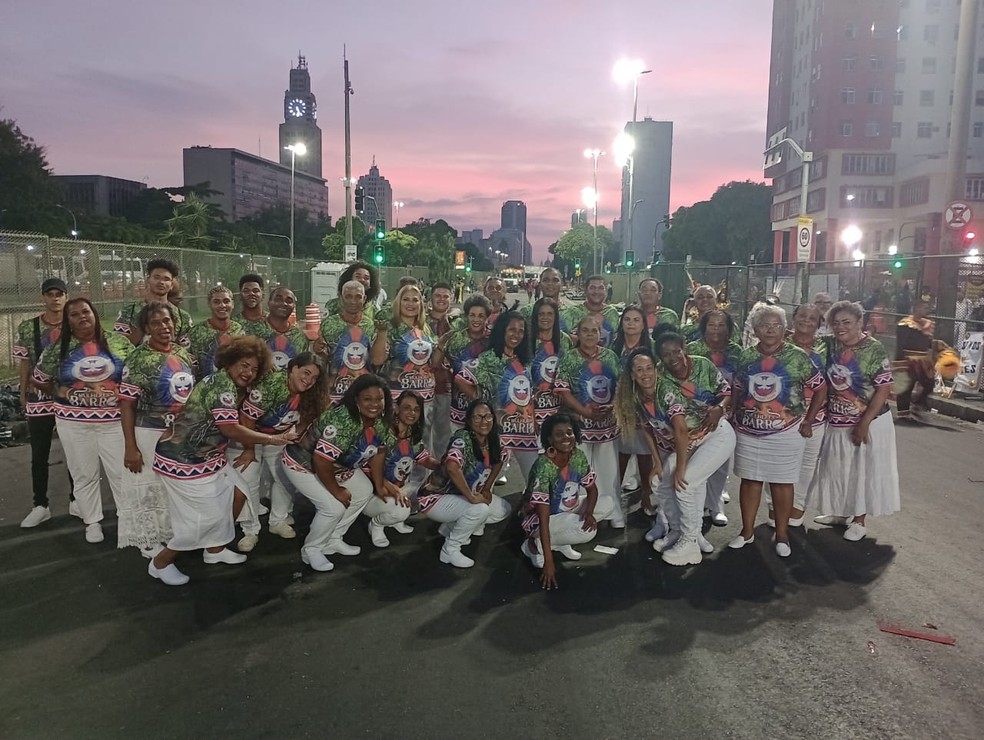 Paneleiras do Espírito Santo, integrantes de uma banda de congo "Panela de Barro" e familiares viajaram até à Marques de Sapucaí, no Rio de Janeiro, — Foto: Divulgação/PMV