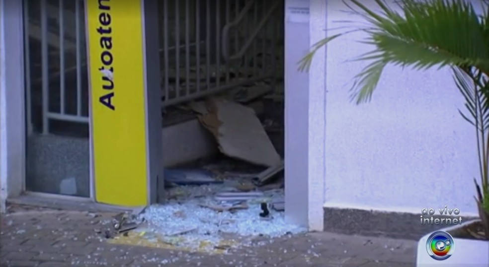 Explosões danificaram agências bancárias na região central de Jarinu (Foto: Reprodução/TV TEM)