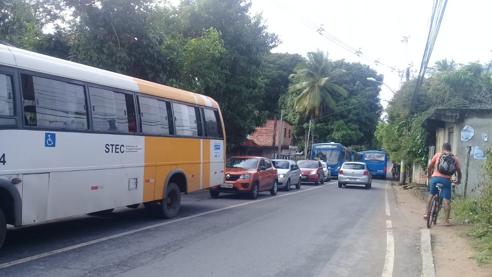Protesto deixa trÃ¢nsito congestionado no bairro de SÃ£o GonÃ§alo do Retiro â?? Foto: Cid Vaz/ TV Bahia
