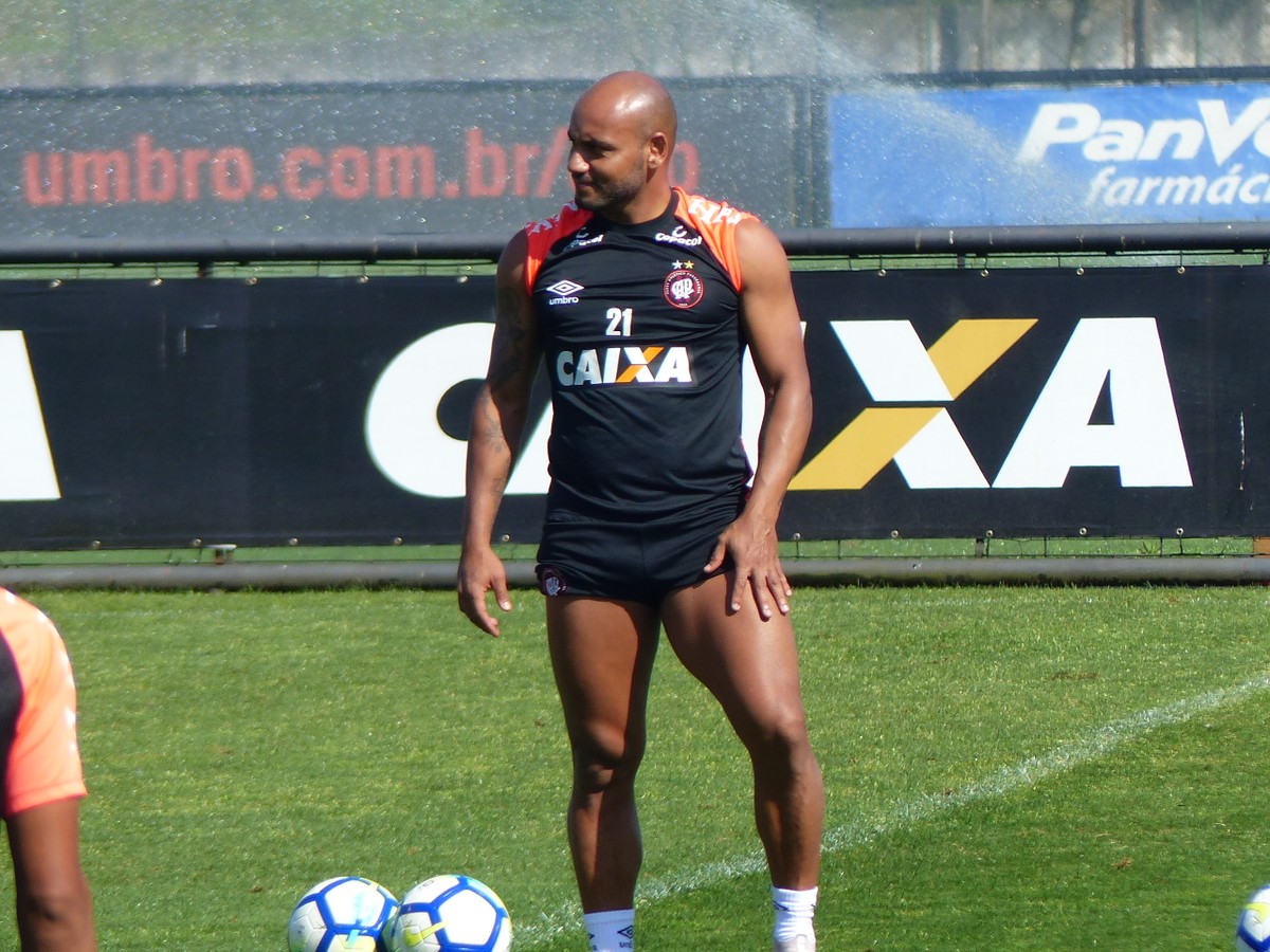 Vasco X Atletico Pr Jonathan Treina E Deve Ficar A Disposicao Para Jogo Veja Provavel Escalacao Atletico Pr Ge