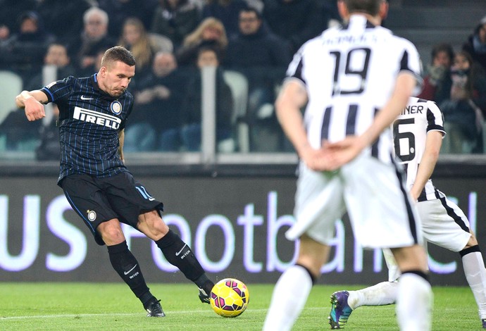 Podolski, Juventus X Inter de Milão (Foto: Agência Reutes)