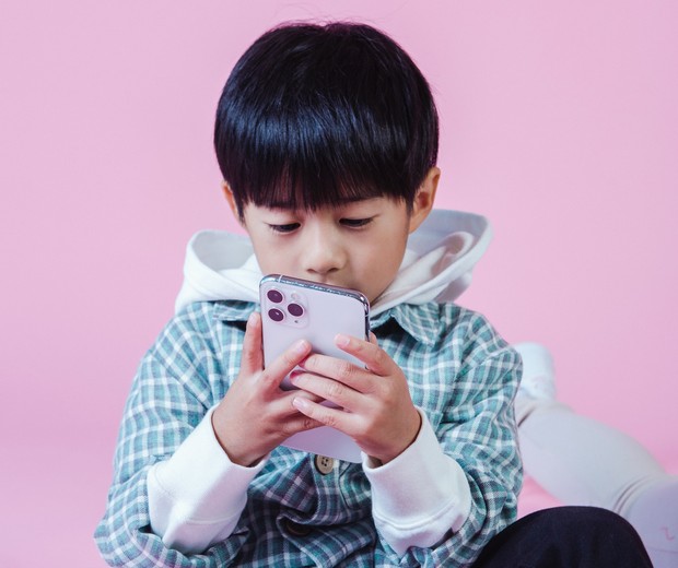 Menino de 7 anos gasta mais de R$ 9 mil reais em uma hora de jogo pelo  celular - Revista Crescer, Educação