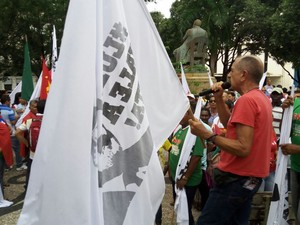 Manifestantes reunidos na Praça João Lisboa, em São Luís (Foto: Danilo Quixaba /Mirante AM)