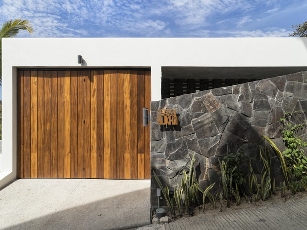No México, casa de praia com inspiração brutalista está voltada para a paisagem (Foto: Marcos Garcia/Divulgação)
