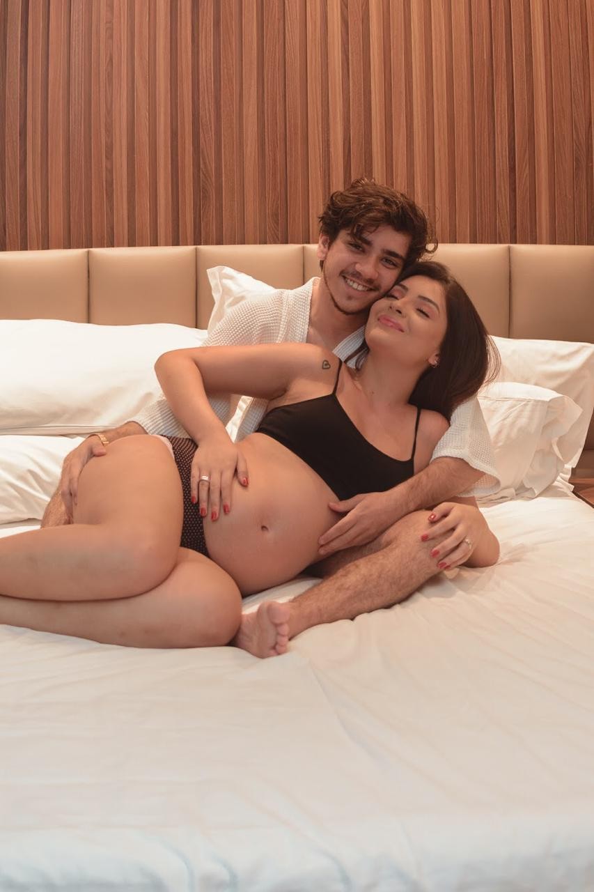 João Fernandes e Mabel Calzolari esperam primeiro filho (Foto: Luan Gadelha e Lucas Gabriel)
