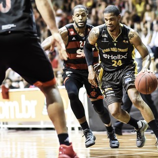Mogi e Flamengo voltam a se enfrentar após duas semanas, agora pelo NBB