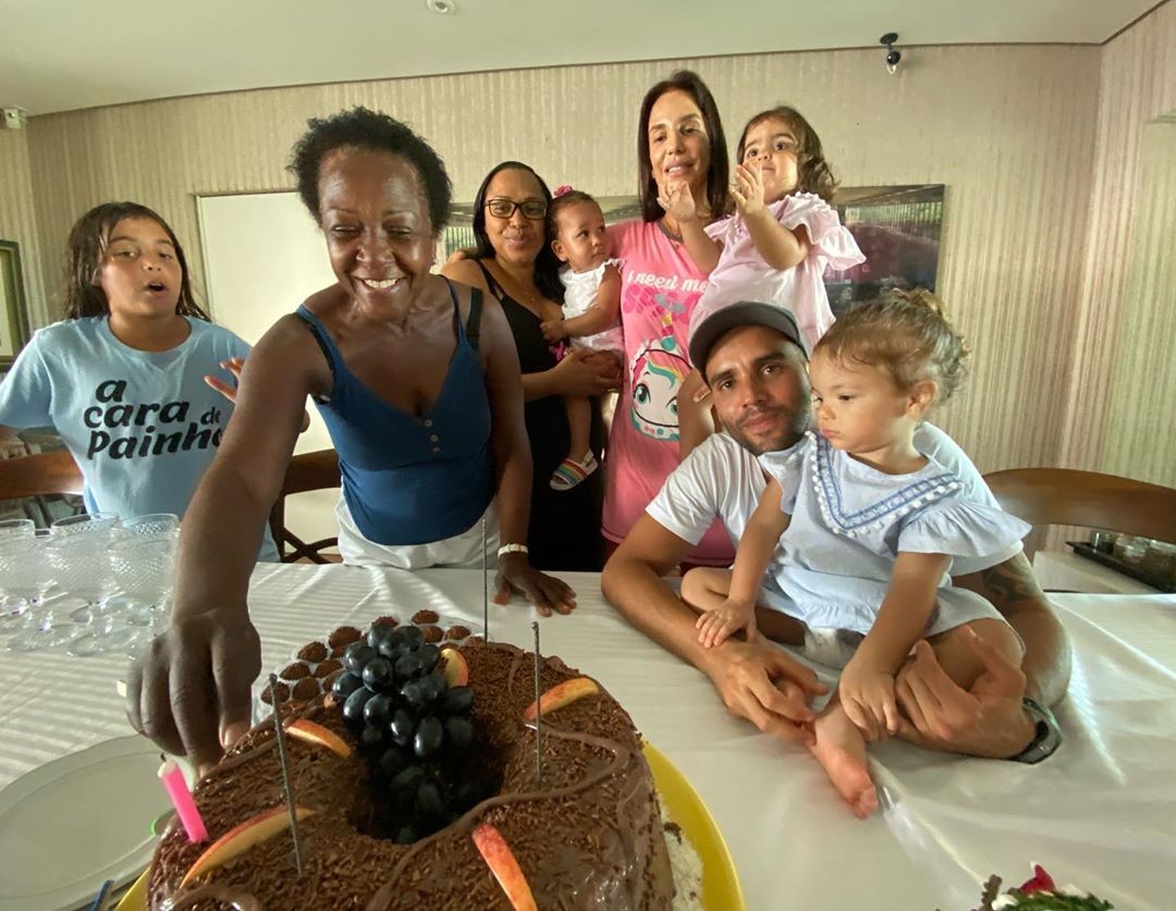 Ivete Sangalo reúne a família para aniversário de babá (Foto: Reprodução/Instagram)