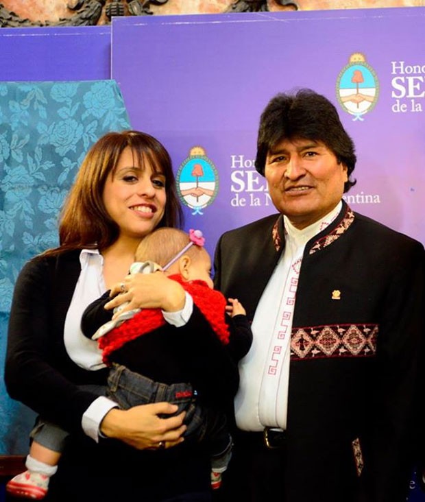 Victoria Donda, sua filha e Evo Morales (Foto: Reprodução/ Facebook)